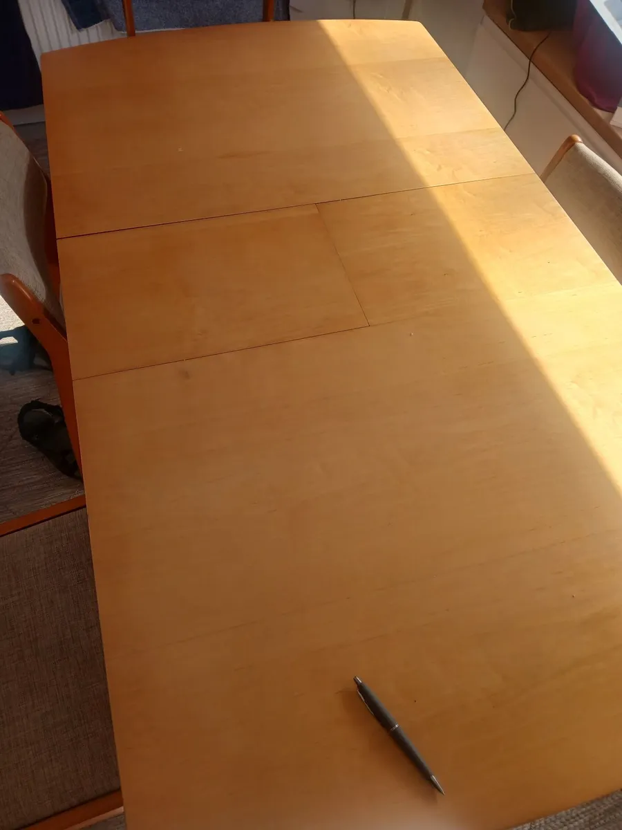 Dining table - Image 1