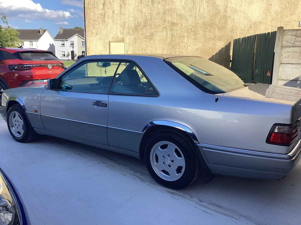 Mercedes Coupe - Image 4
