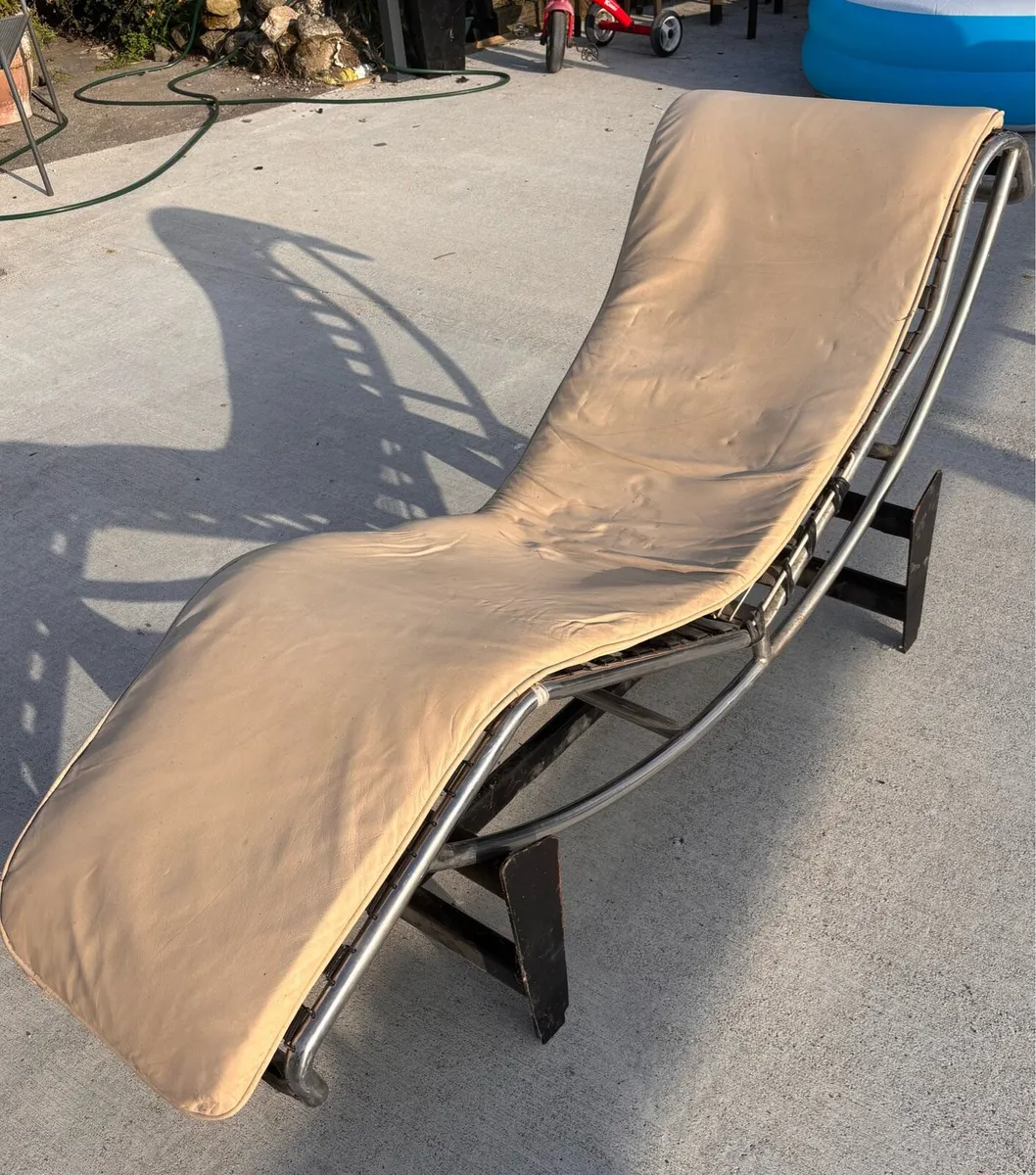 LC4 Chaise Lounge - Image 1