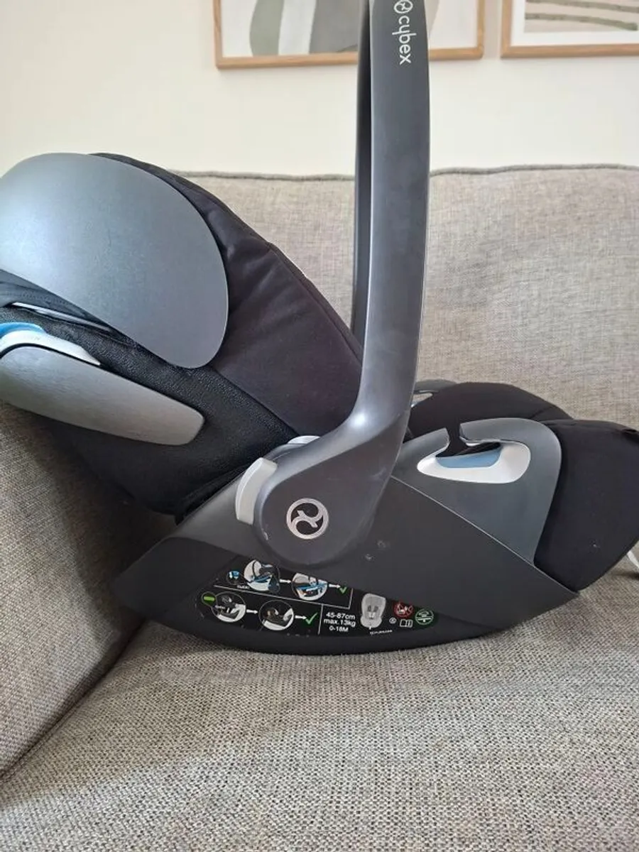 Cybex Cloud z i-size car seat with 360 degrees rotating base - Image 2