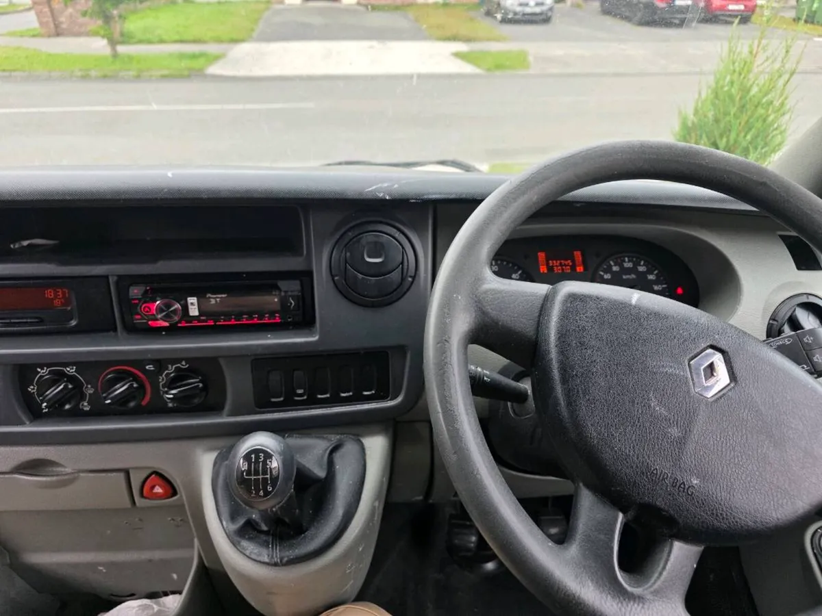 Van - Image 2