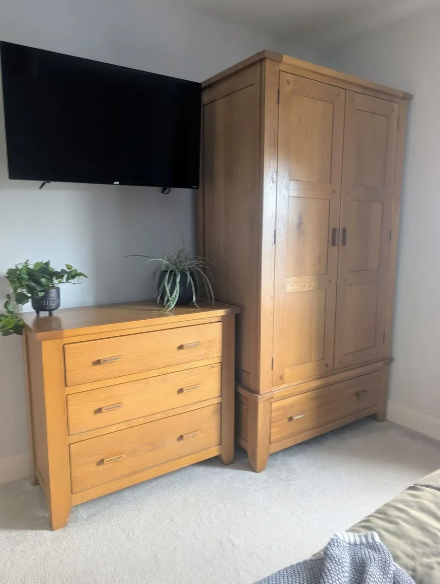 Solid oak bedroom furniture - Image 2