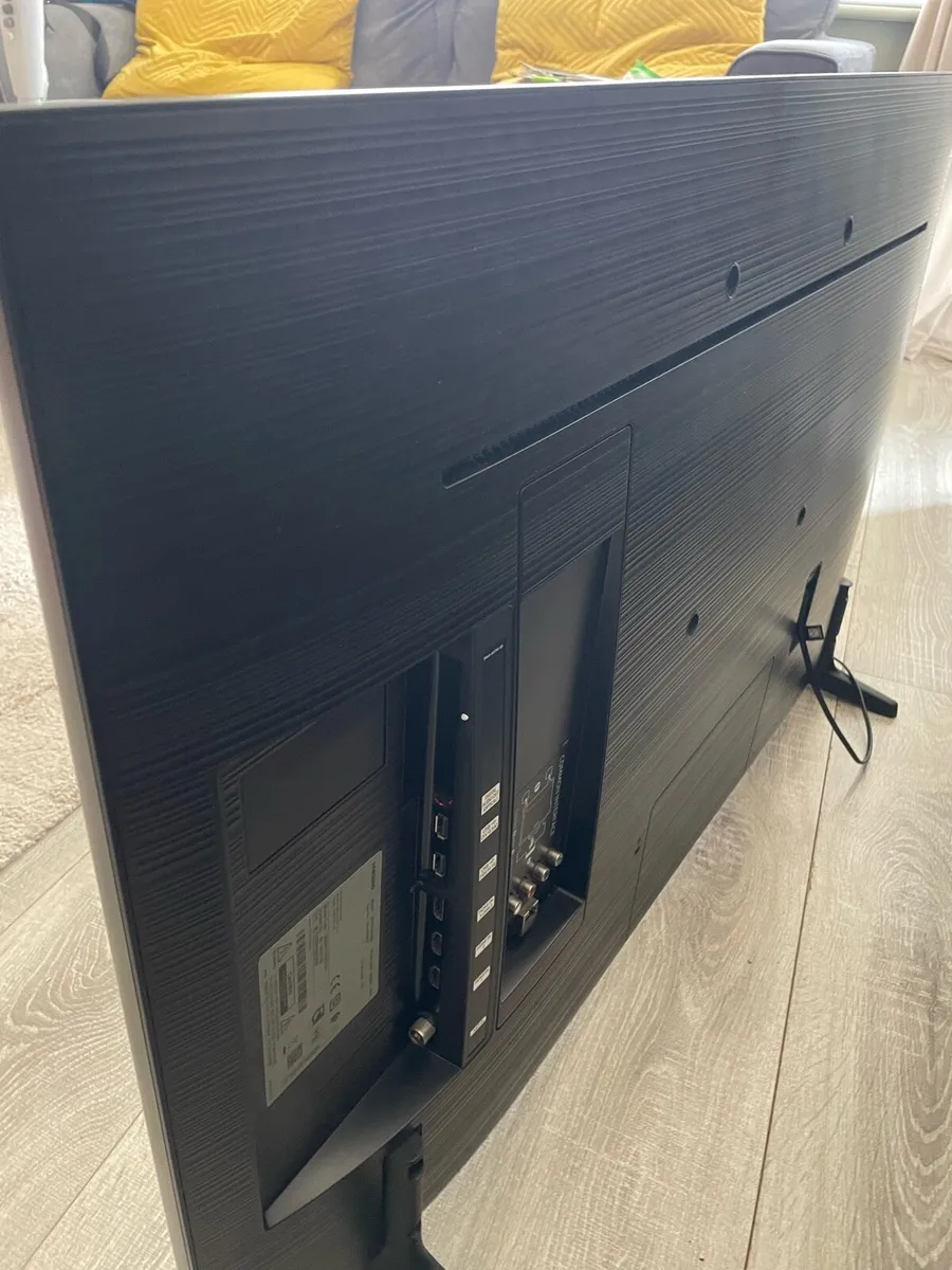 43” SAMSUNG 4K ULTRA HD SMART TV - Image 2