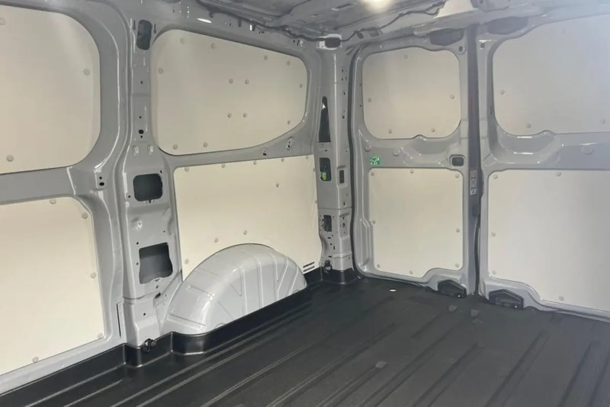 Ford Transit Custom SPORT - Image 4
