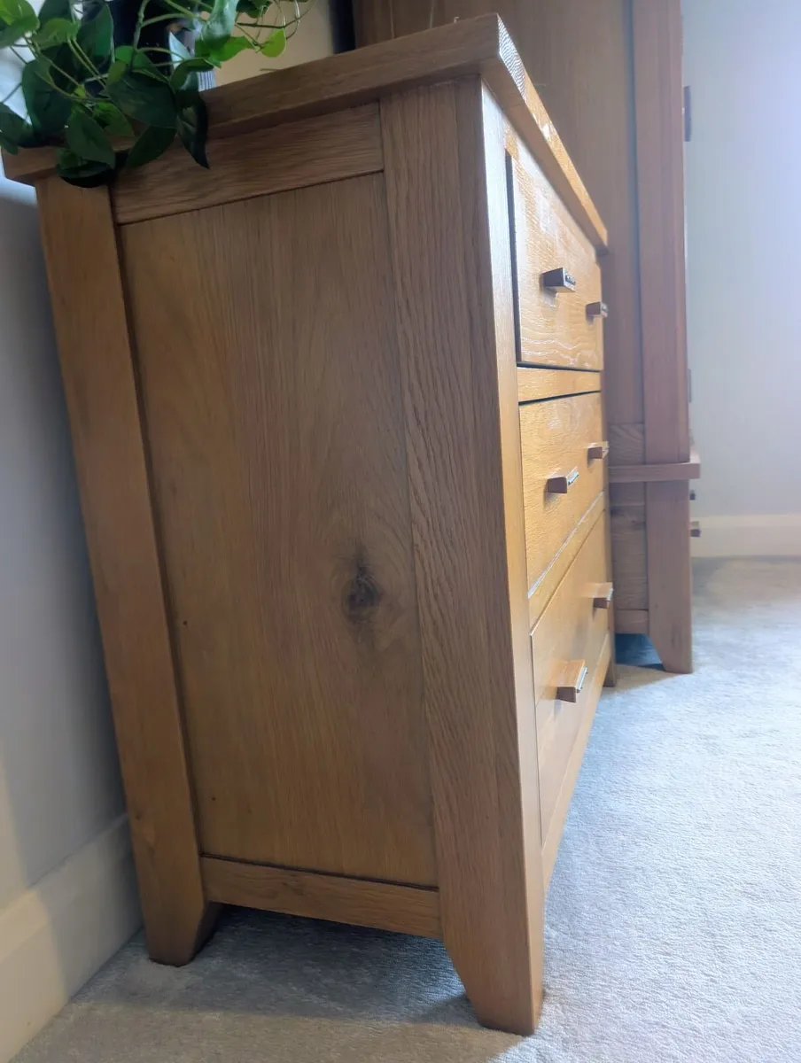 Solid oak bedroom furniture - Image 4