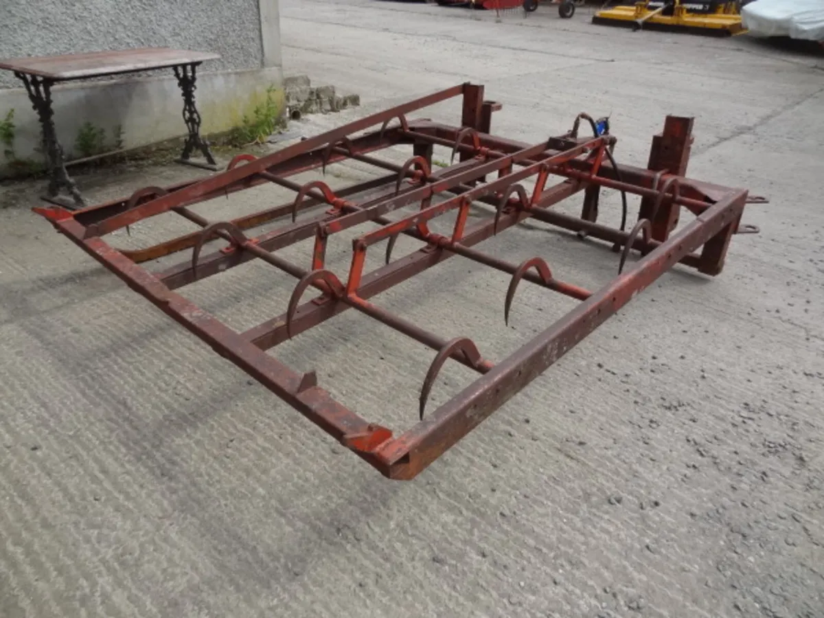 Flat 8 Bale Grab - Image 1