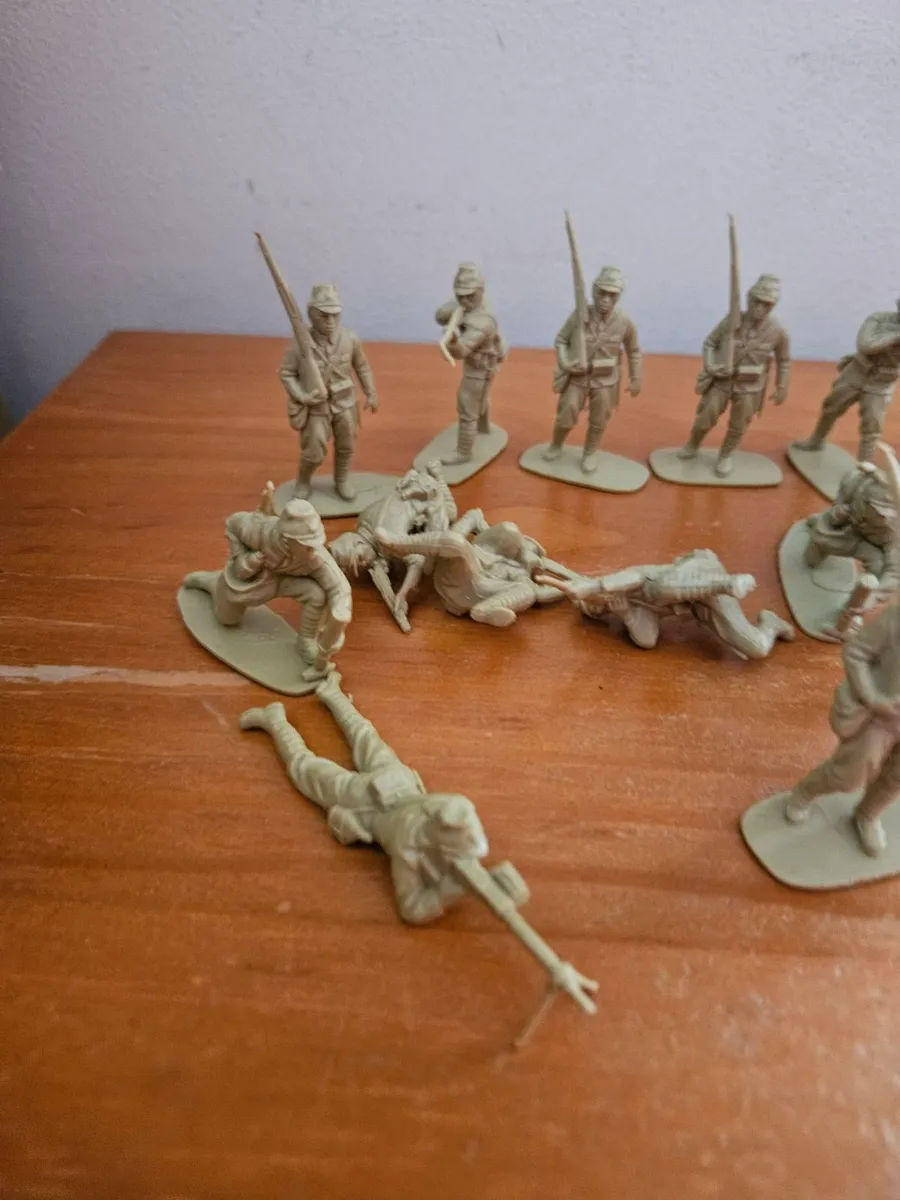 Vintage Airfix WW2 Japanese Soldiers 1.32 - Image 3