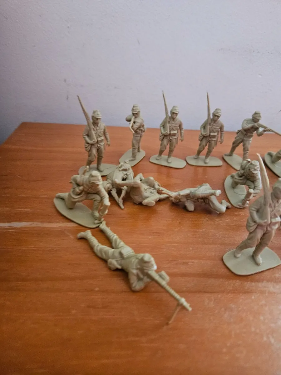 Vintage Airfix WW2 Japanese Soldiers 1.32 - Image 2