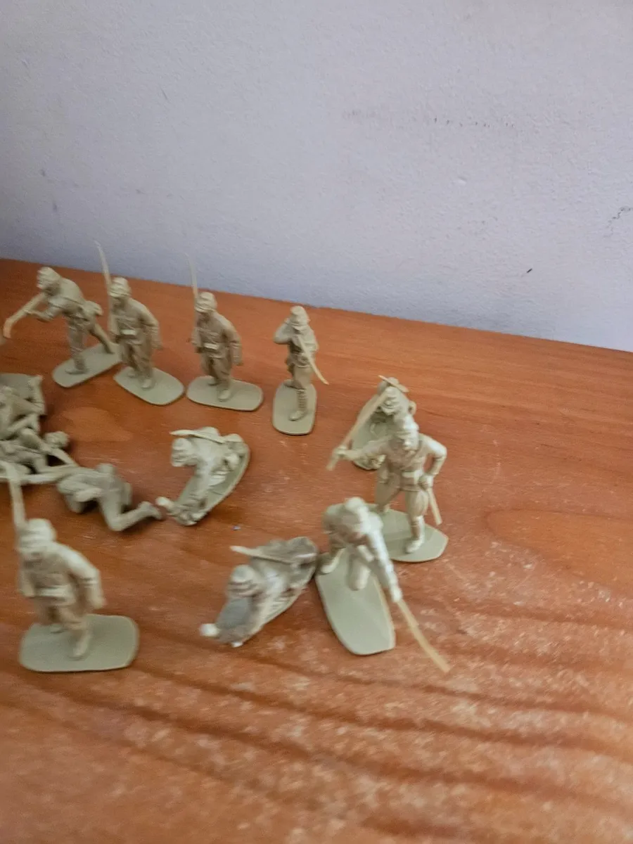 Vintage Airfix WW2 Japanese Soldiers 1.32 - Image 4