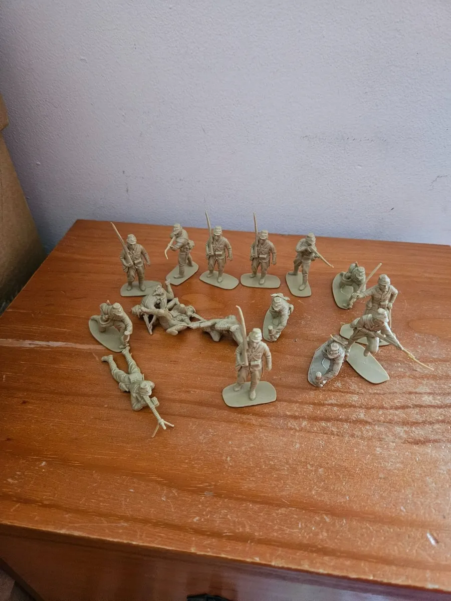 Vintage Airfix WW2 Japanese Soldiers 1.32 - Image 1