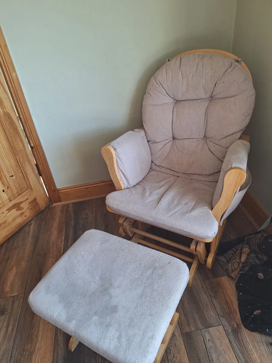 Rocking chair and rocking footstool - Image 1