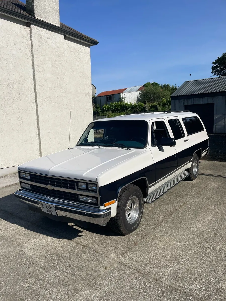 Chevrolet Suburban 1990 - Image 1
