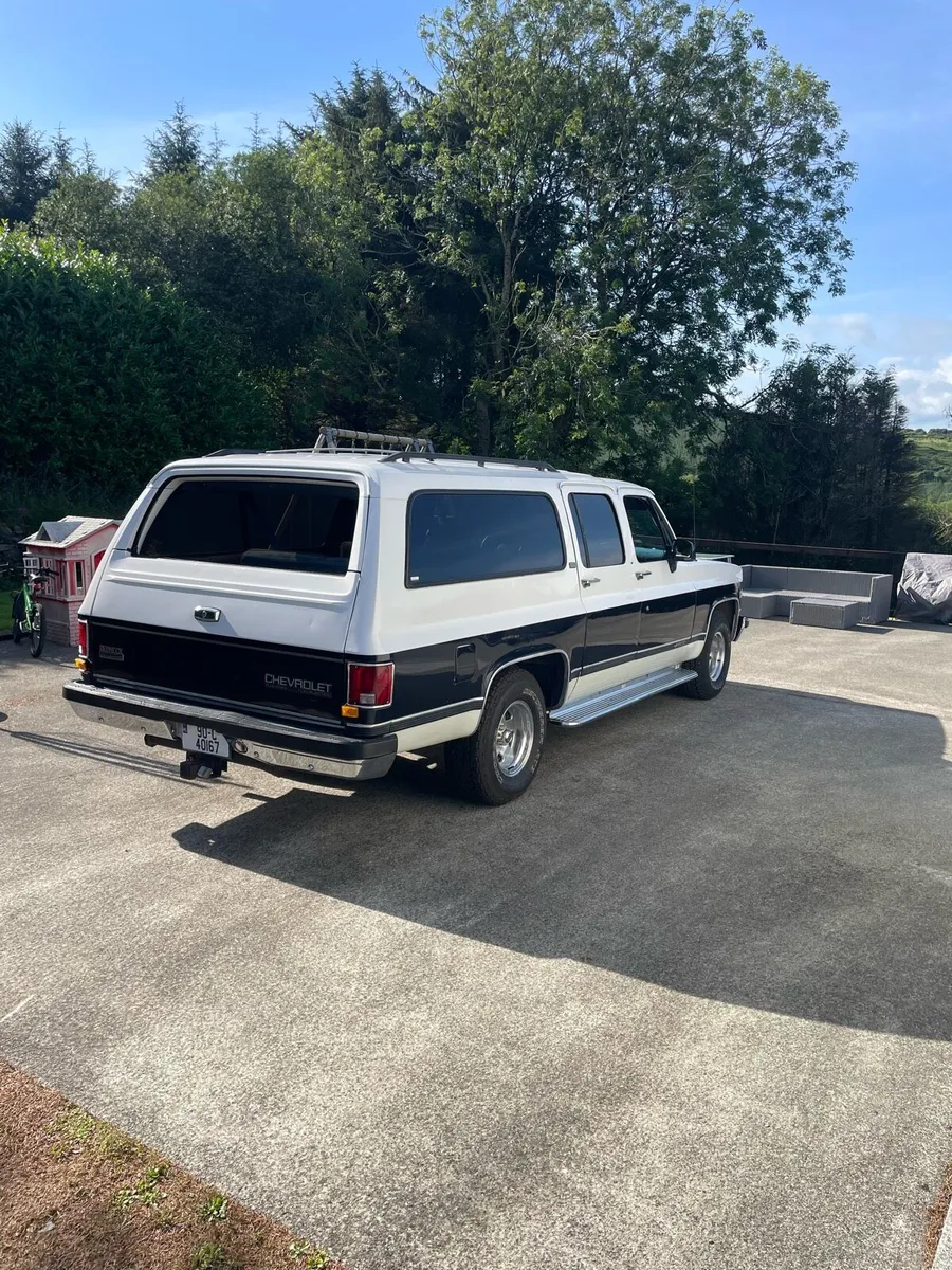 Chevrolet Suburban 1990 - Image 3