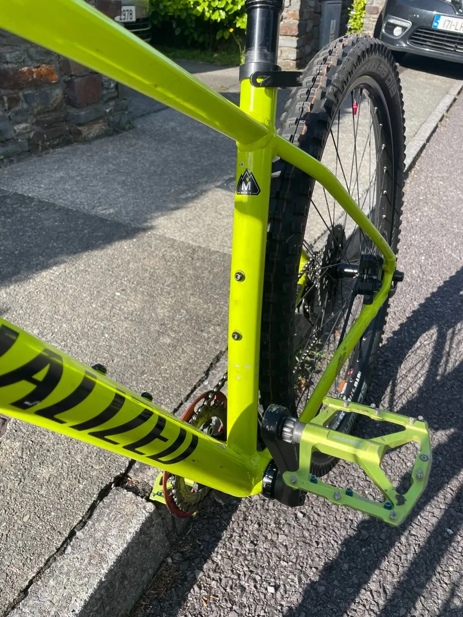 Specialised Rockhopper Mountain Bike - Image 4