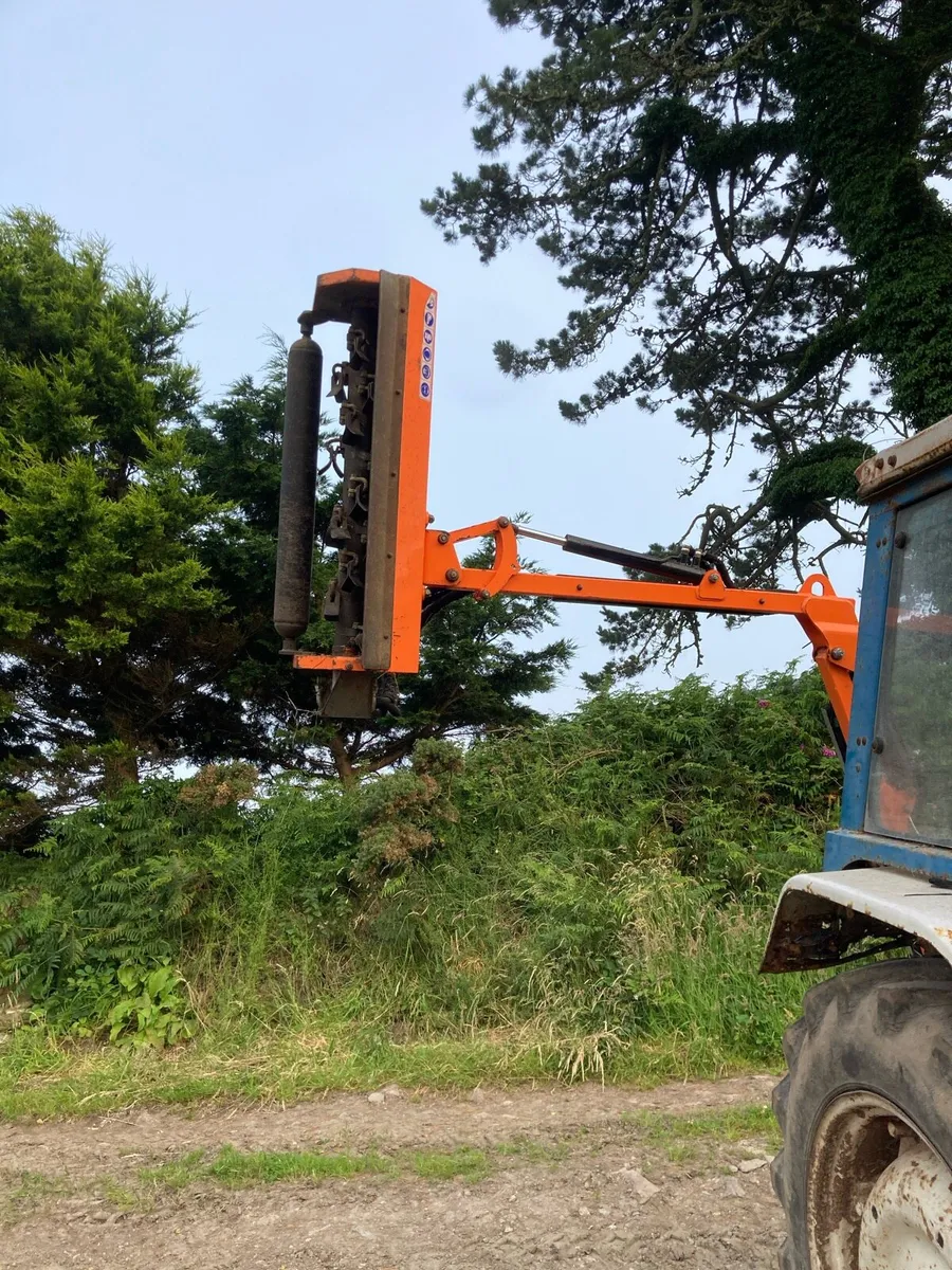 Compact flail hedge cutter - Image 3