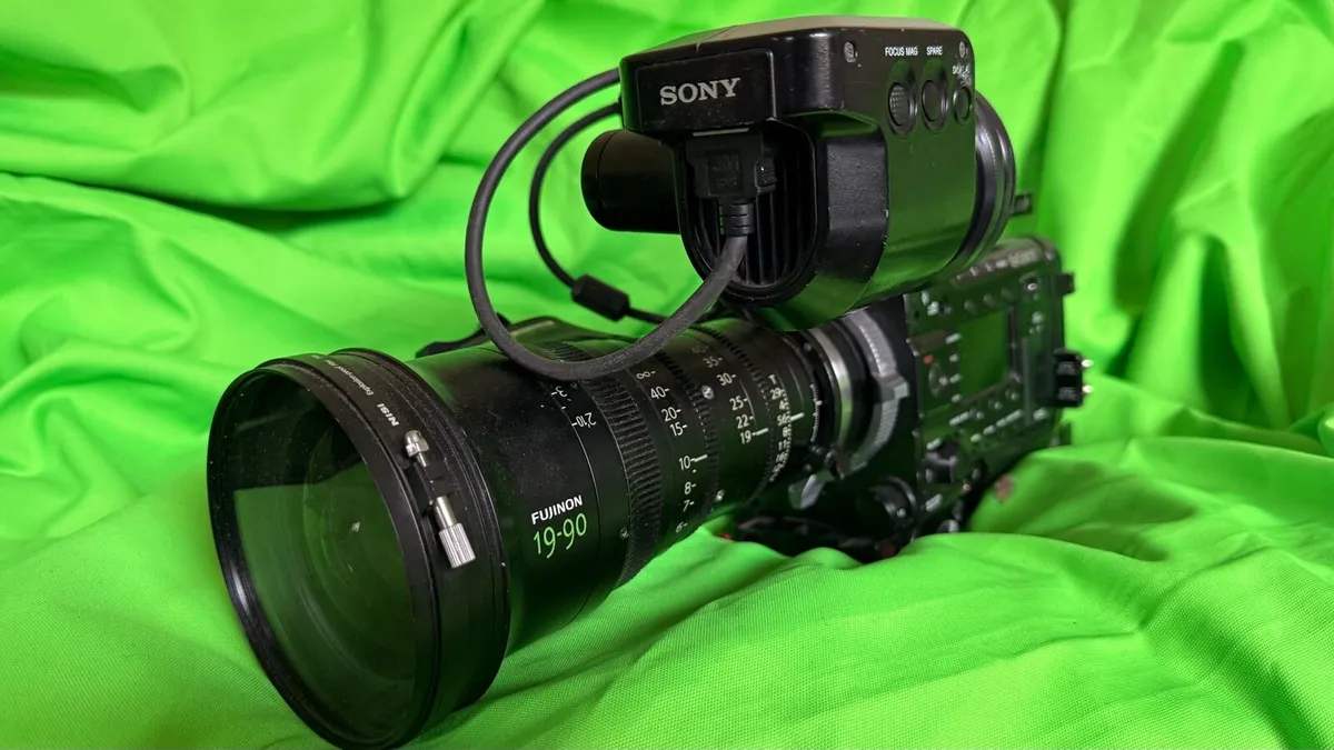 Sony PMW F55 and Fujinon 19-90 cabrio PL lens - Image 2