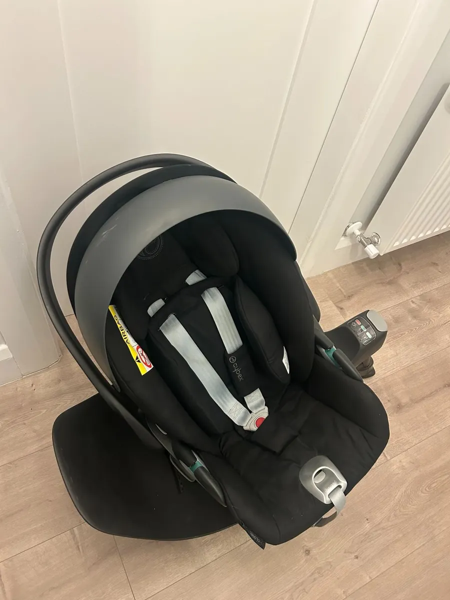 Cybex CLOUD Z i-size Rotating Car seat and Base - Image 3