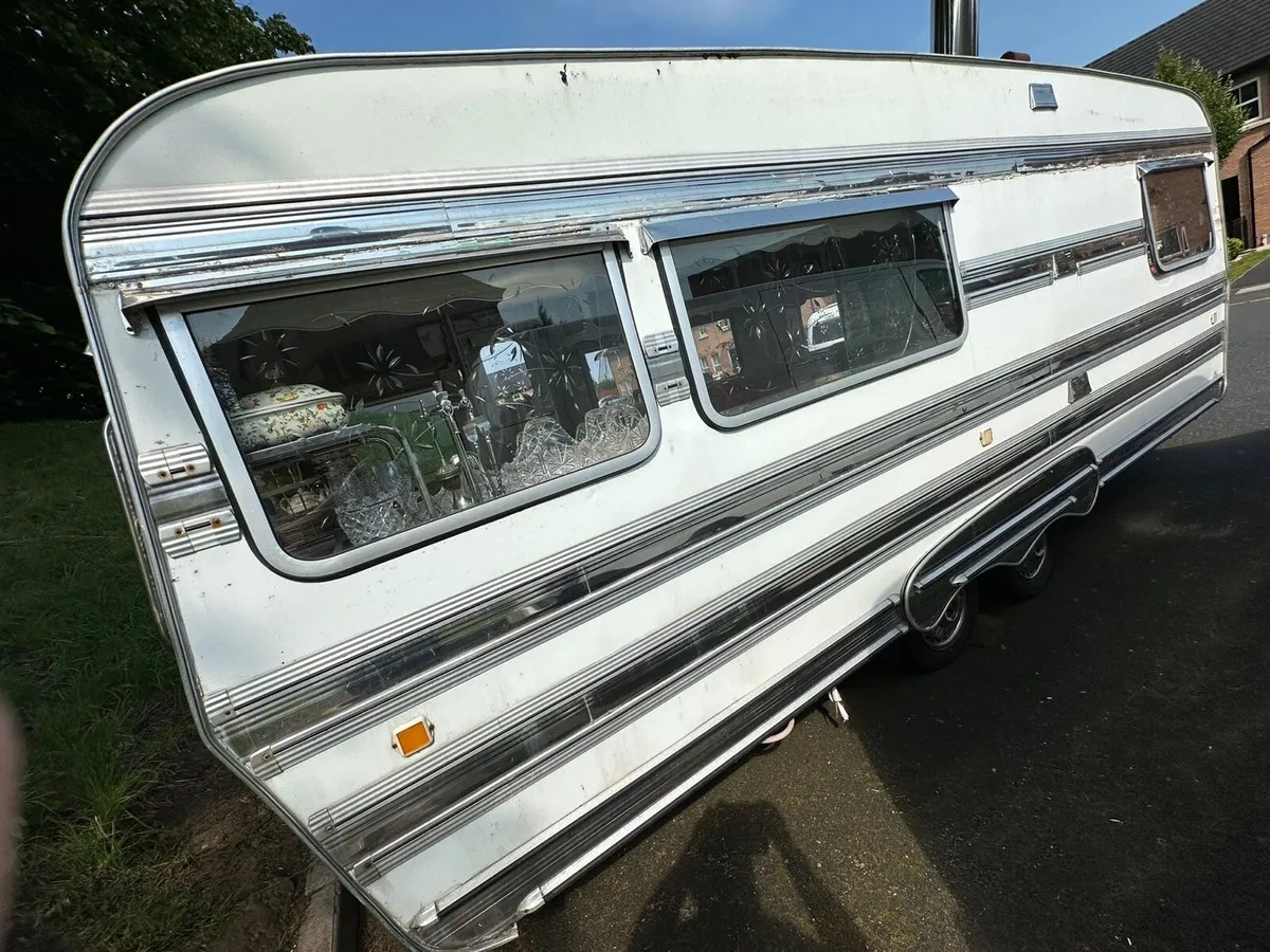 Roma nuvarda caravan 4 berth - Image 3