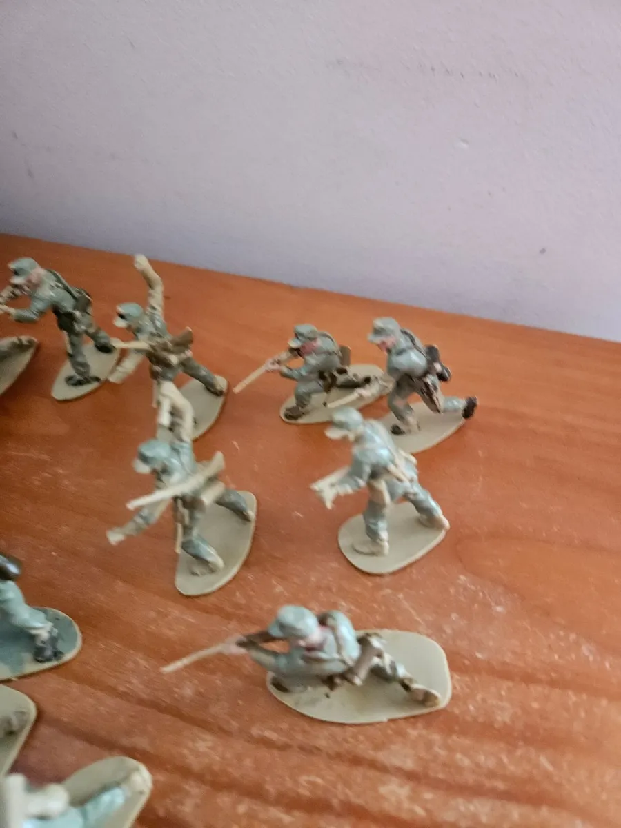 Vintage Airfix German Africa Korp Soldiers 1.32 - Image 3