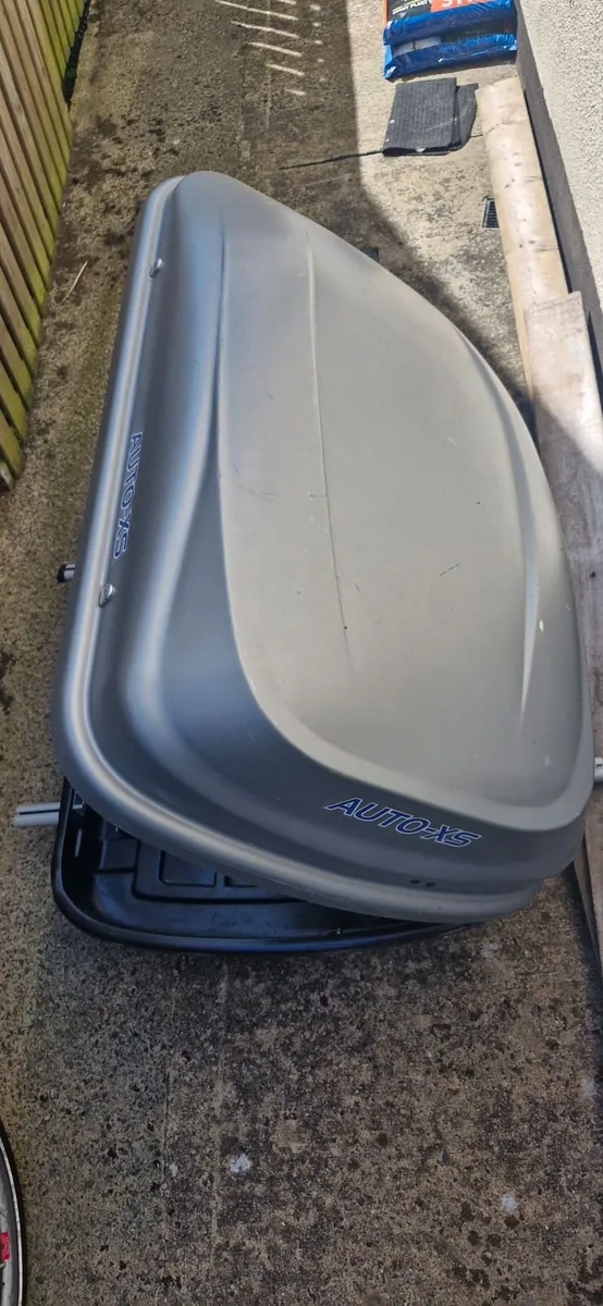 Car roof box - Image 1