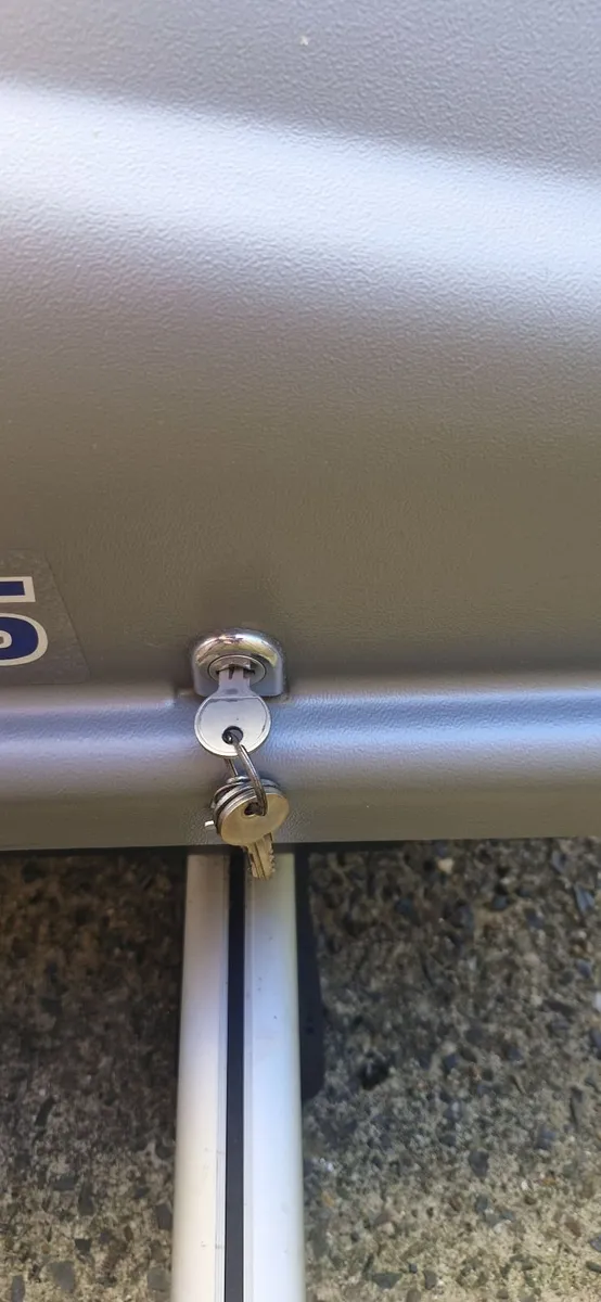 Car roof box - Image 3