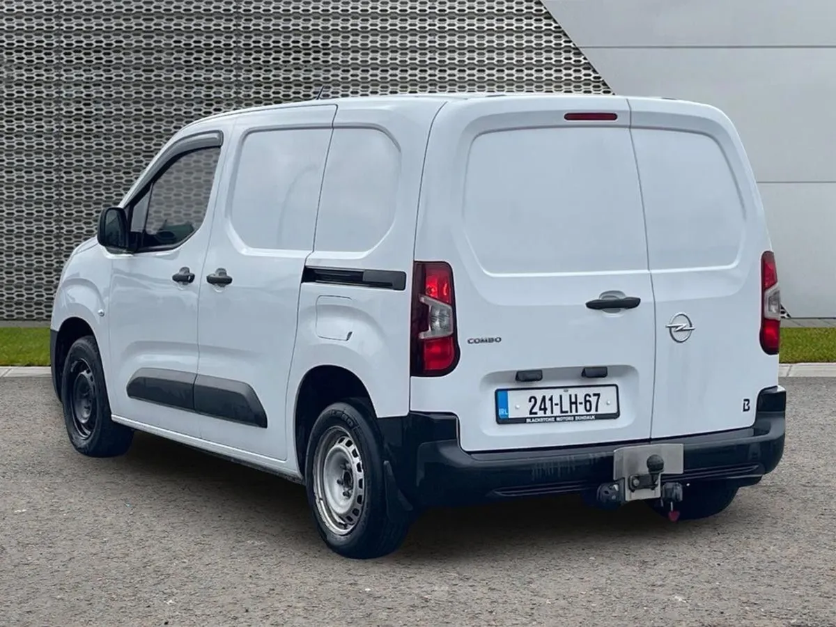 Opel Combo Edition Plus 7 Seat BEV 8 Speed AT - Image 3