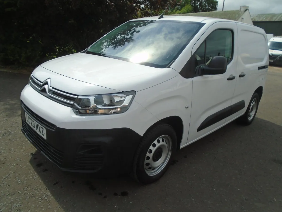 2023 Citroen Berlingo ENTERPRISE 100HP - Image 3
