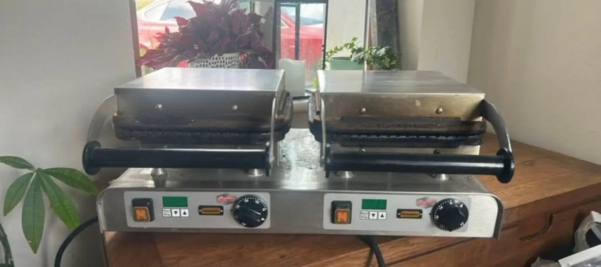 Neumärker waffle maker Twin 2x230V - Image 1