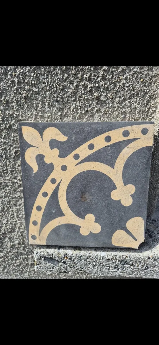 Tile Mix Victorian ,mixture of plain ,black ,red - Image 3