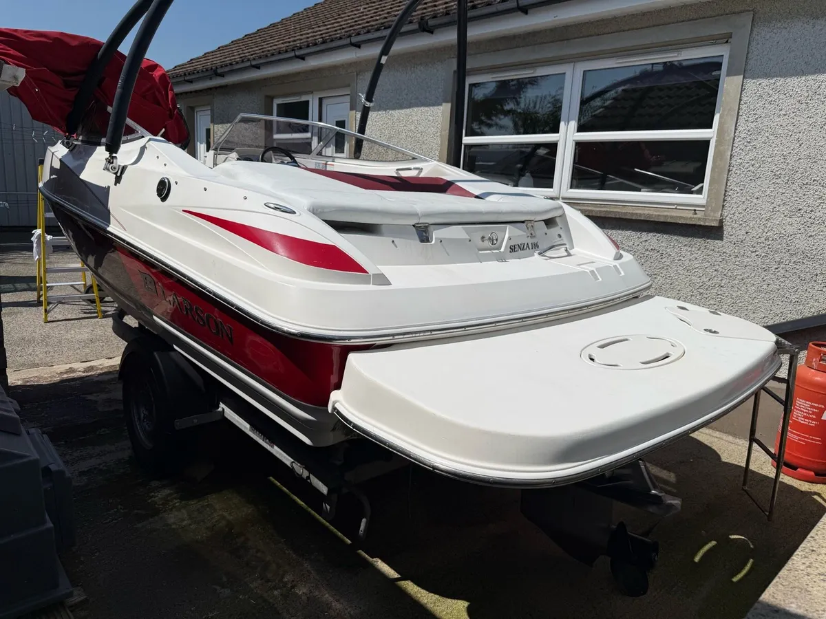 Larson Senza 186 speed boat - Image 2