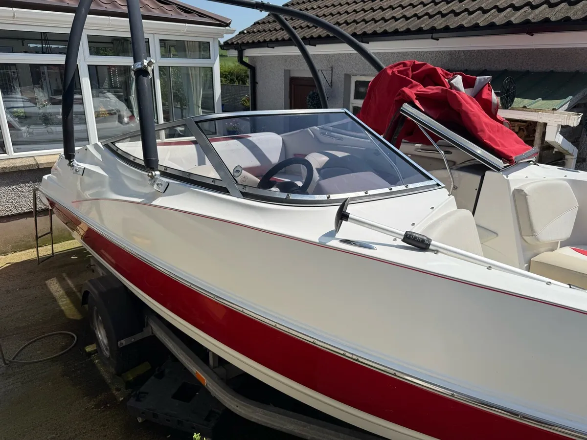Larson Senza 186 speed boat - Image 4