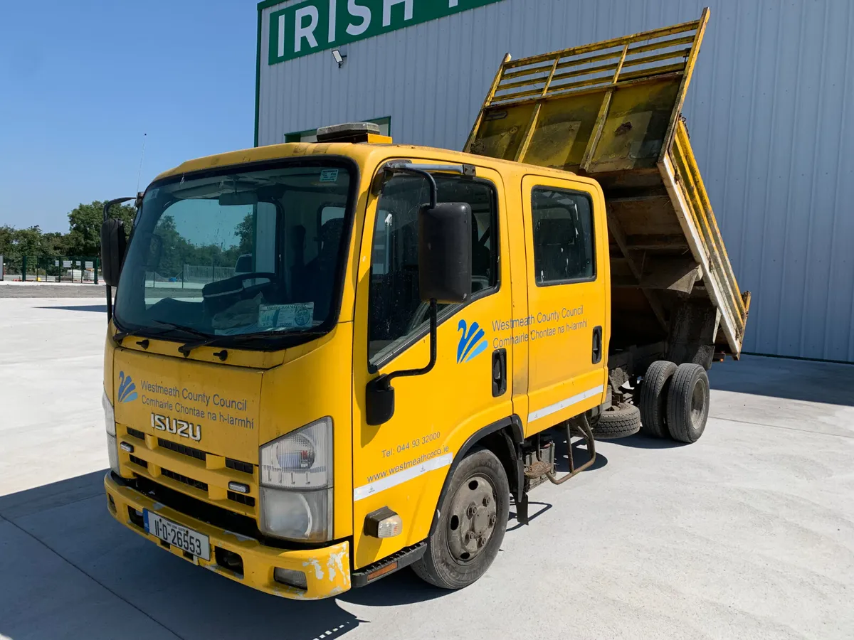 UNRESERVED 2011 ISUZU NPR 3.5T CREW CAB TIPPER - Image 1