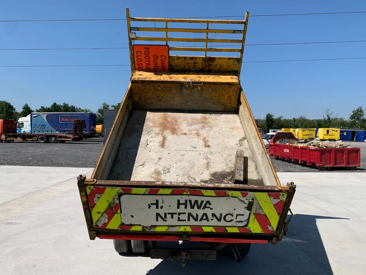 UNRESERVED 2011 ISUZU NPR 3.5T CREW CAB TIPPER - Image 4