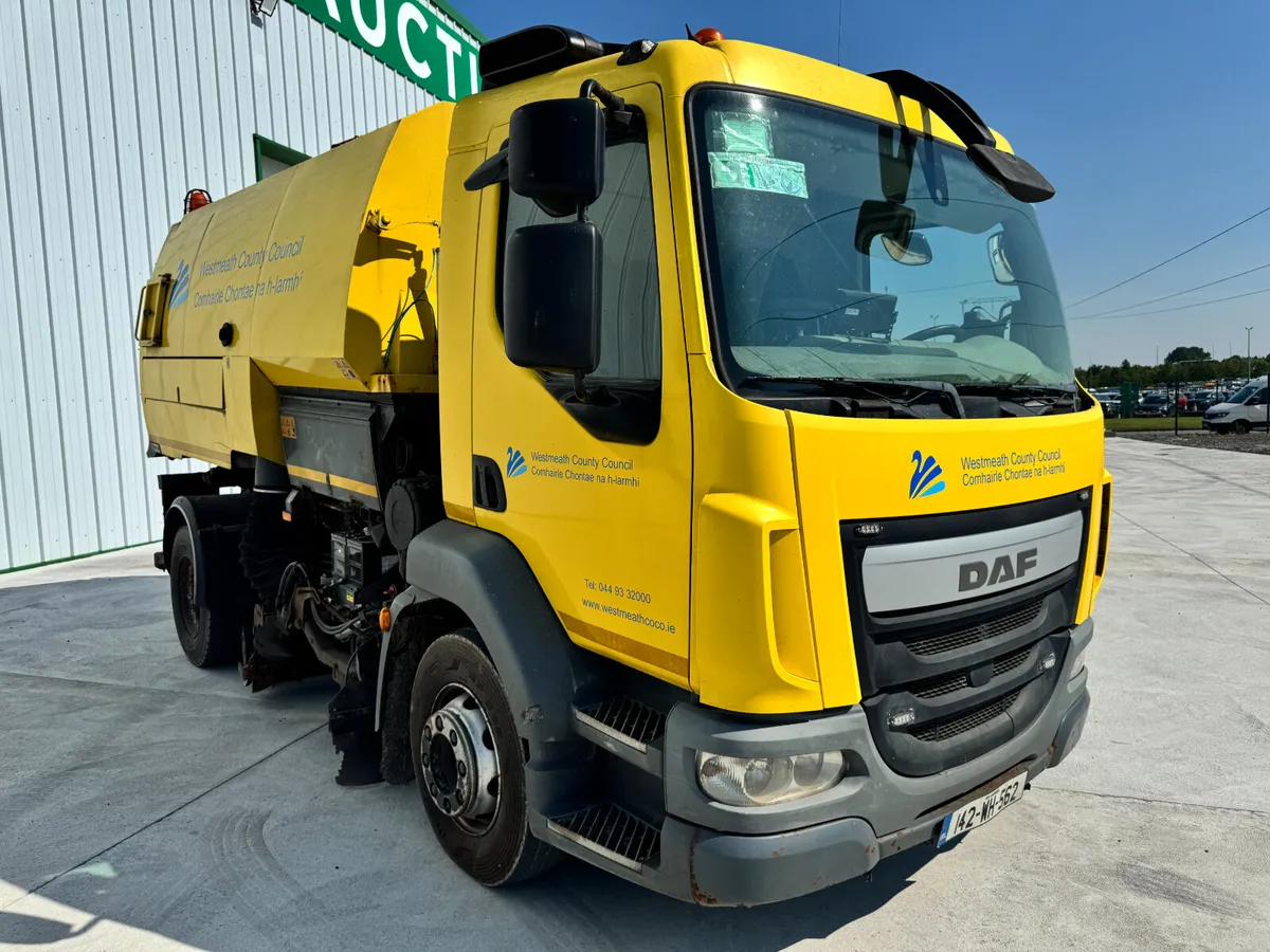 UNRESERVED 2014 DAF LF220 JOHNSTON SWEEPER - Image 3