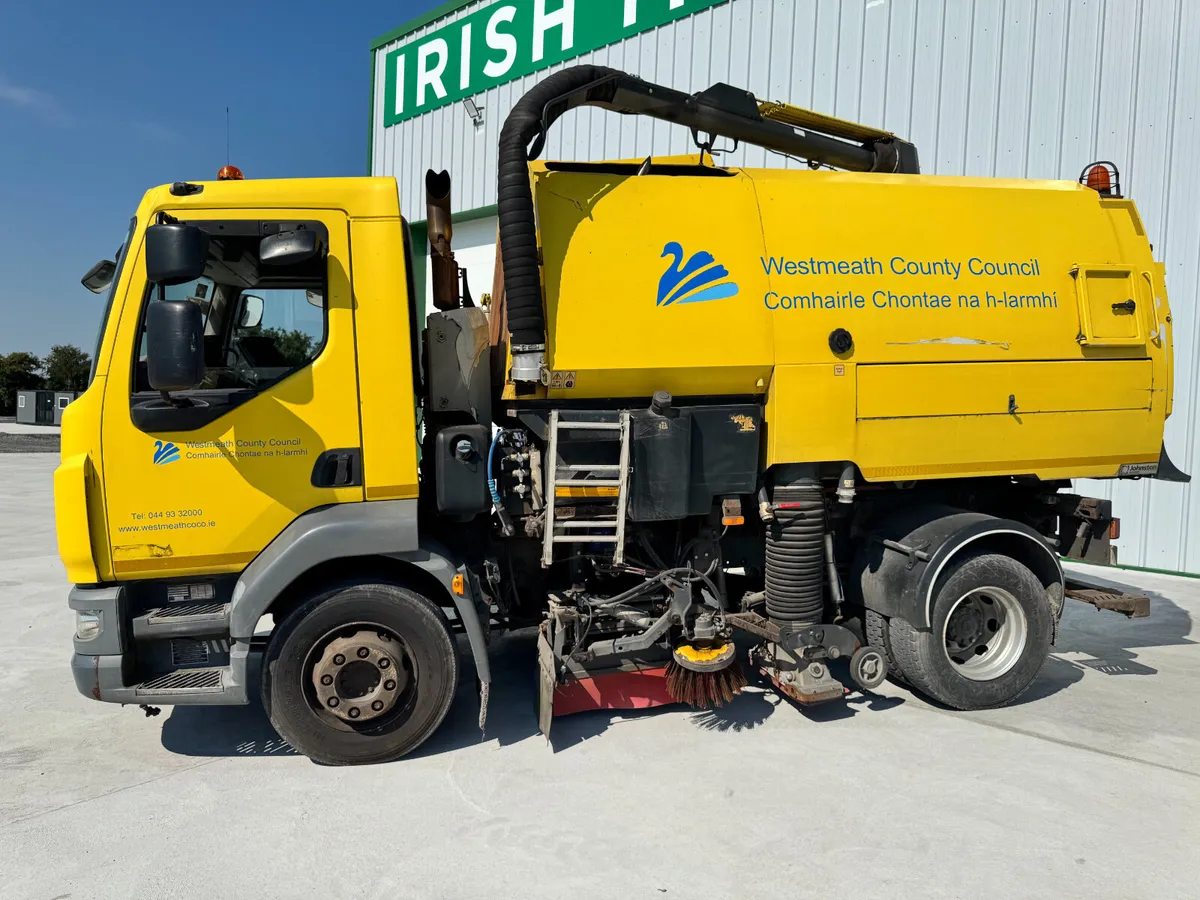 UNRESERVED 2014 DAF LF220 JOHNSTON SWEEPER - Image 2