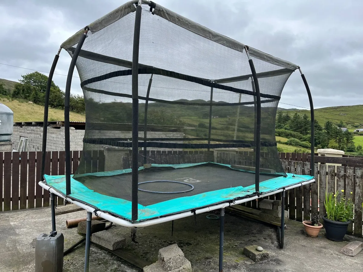 Large trampoline - Image 1