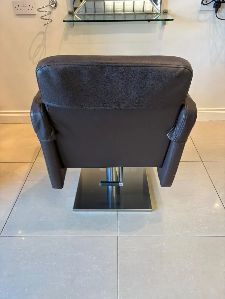 Salon chairs for sale - Image 1