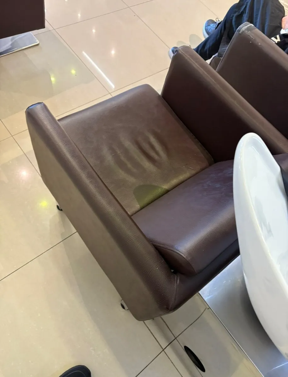 Salon chairs for sale - Image 3