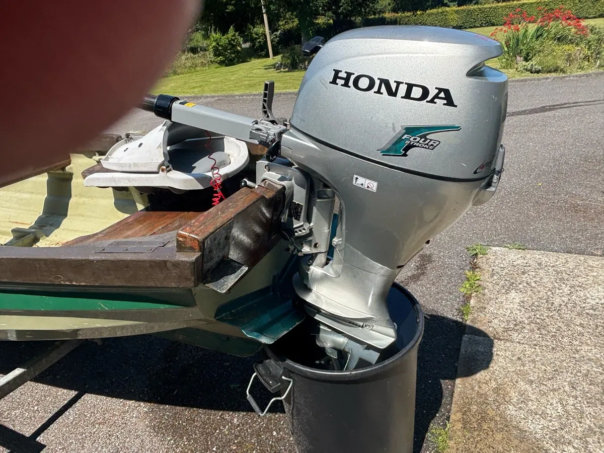 Lake boat - Image 1