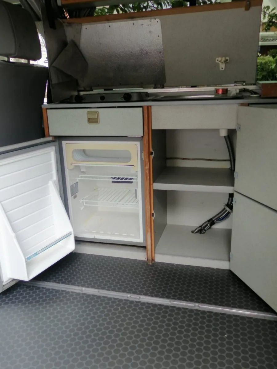 VW T5 Campervan 2.5tdi 4 berth - Image 3