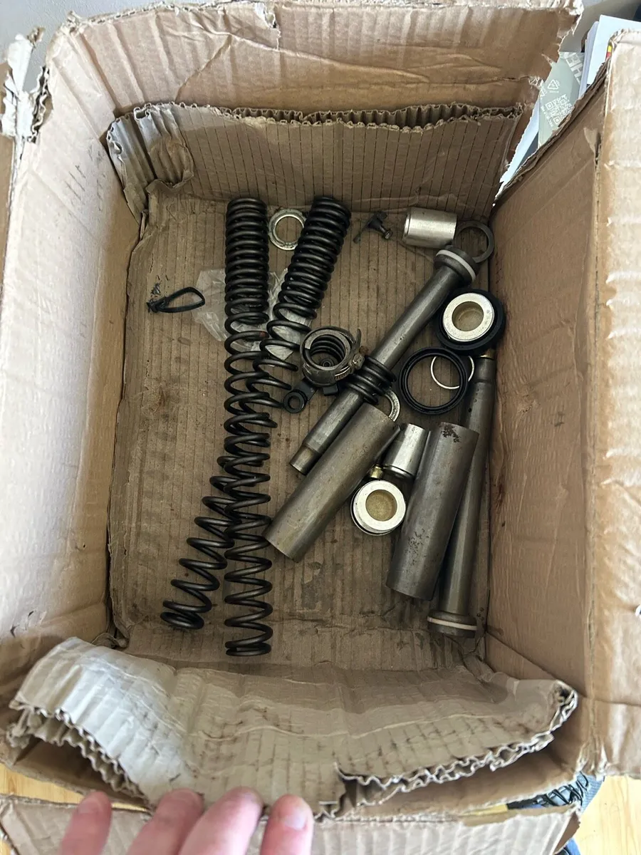 Yamaha fz6 04-06 parts - Image 3