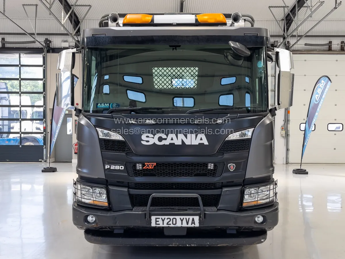 2020 SCANIA P280 XT SKIP LOADER - Image 2