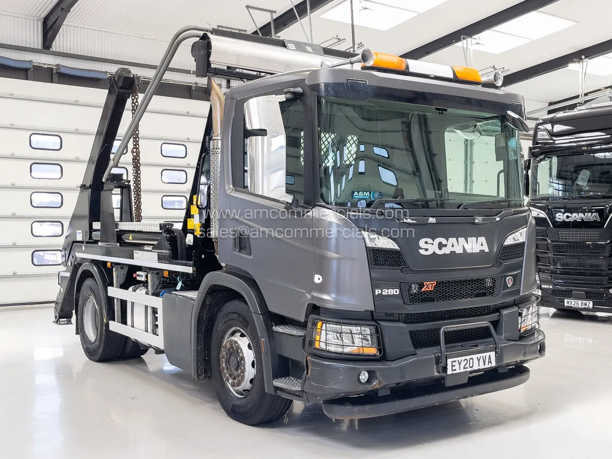 2020 SCANIA P280 XT SKIP LOADER - Image 1