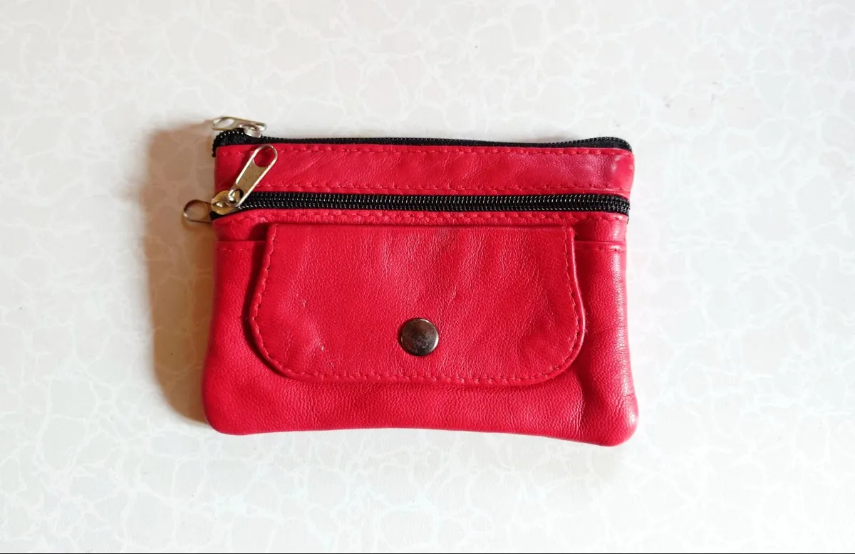 SMALL RED PURSE (USED). - Image 1