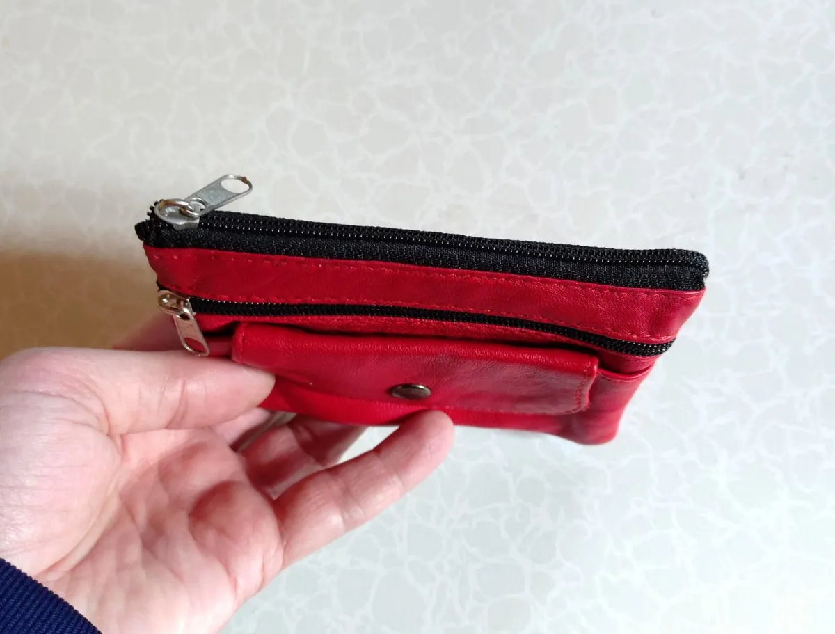 SMALL RED PURSE (USED). - Image 2