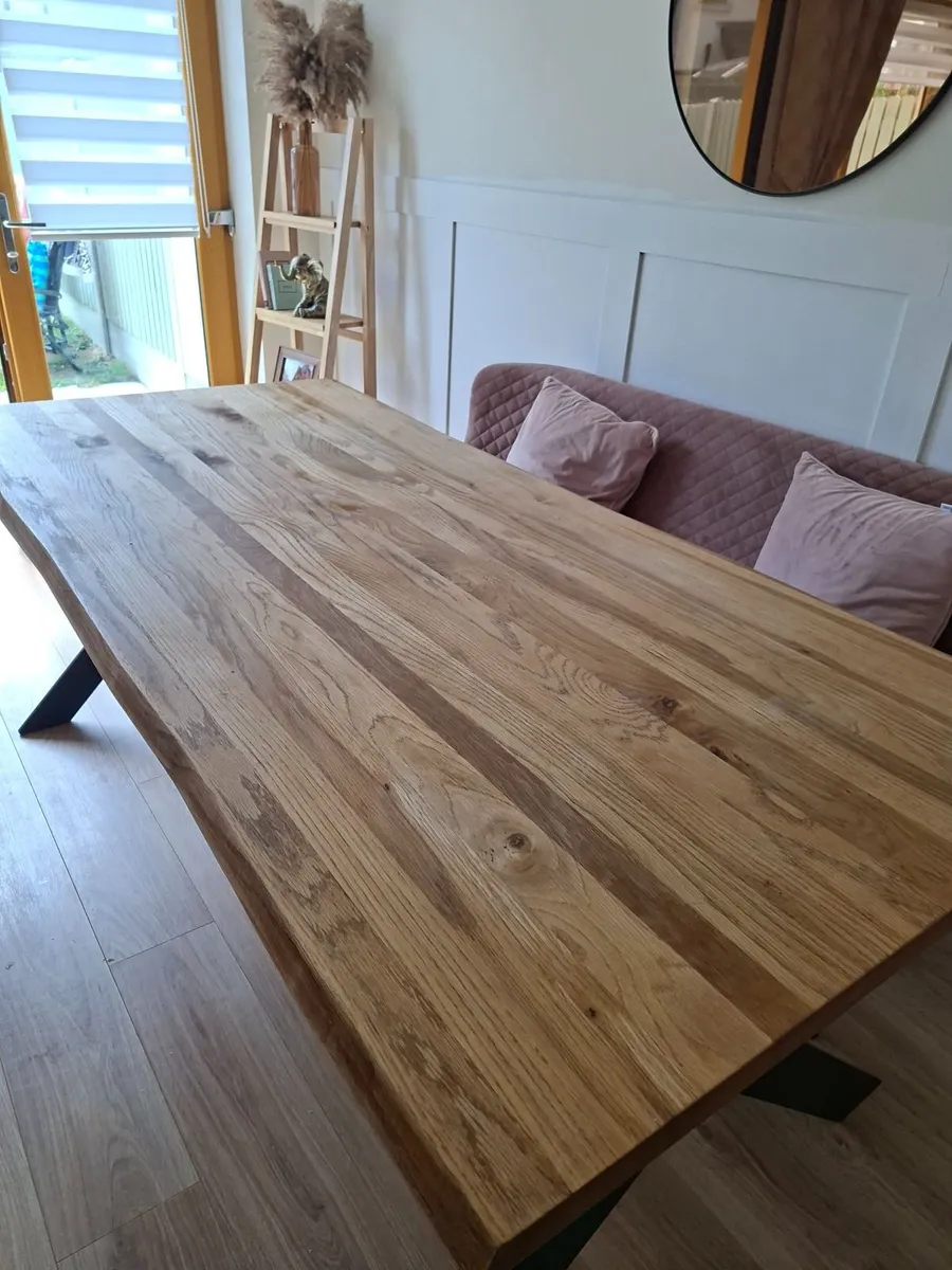 Table and chairs - Image 1