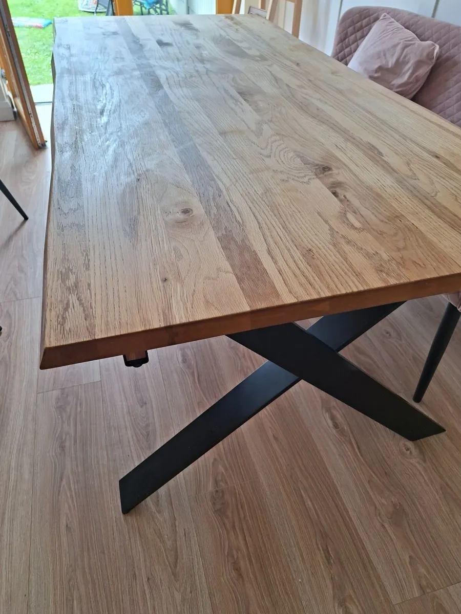 Table and chairs - Image 4