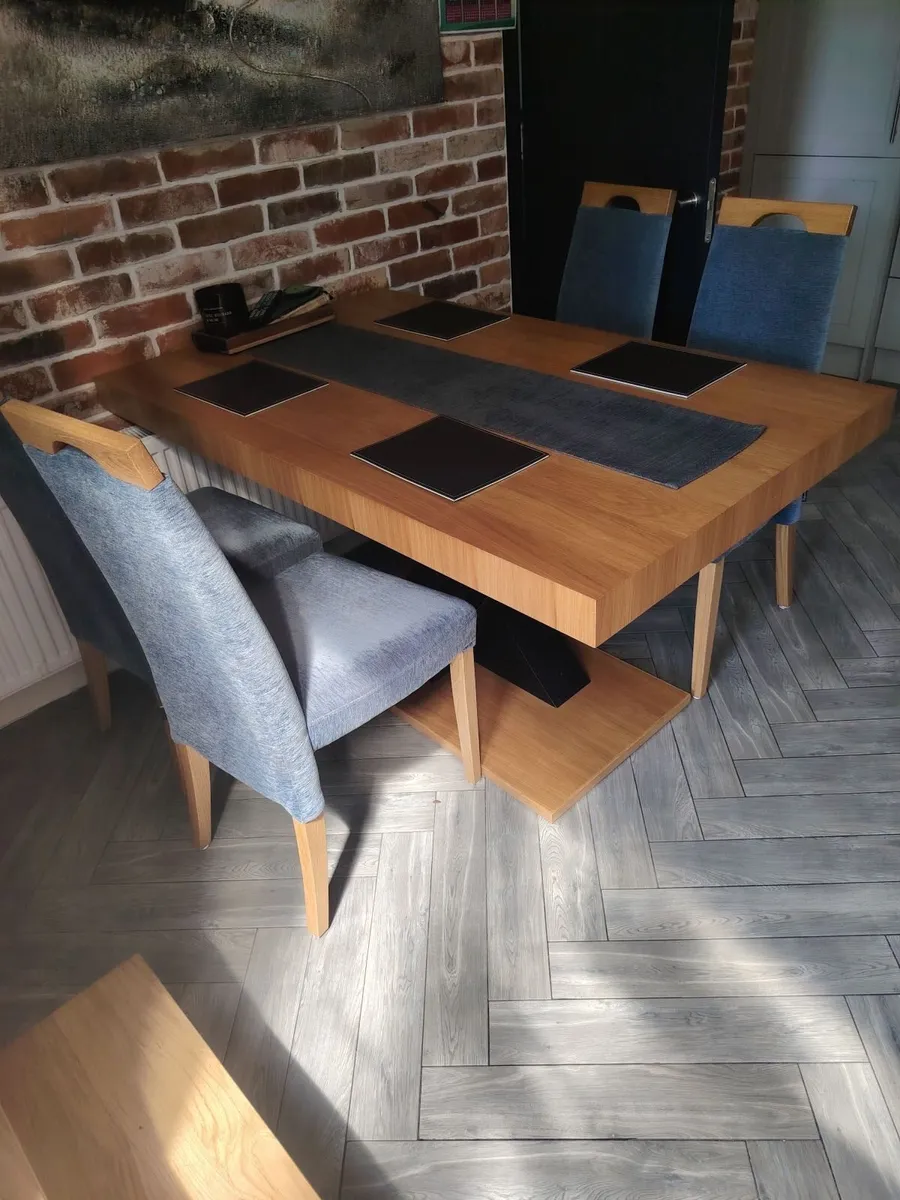 Beautiful Solid Oak Chair – Stylish & Comfortable - Image 1