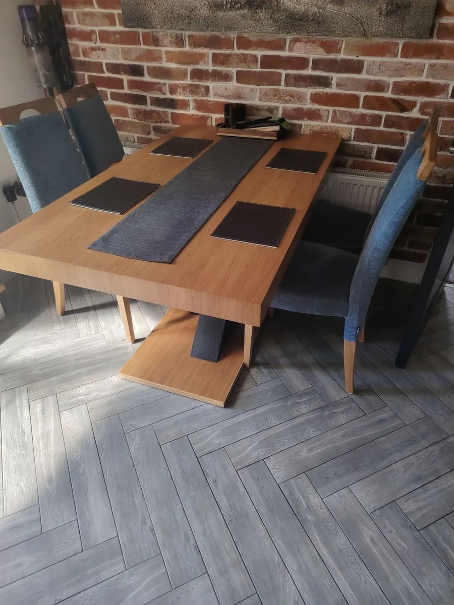 Beautiful Solid Oak Chair – Stylish & Comfortable - Image 4