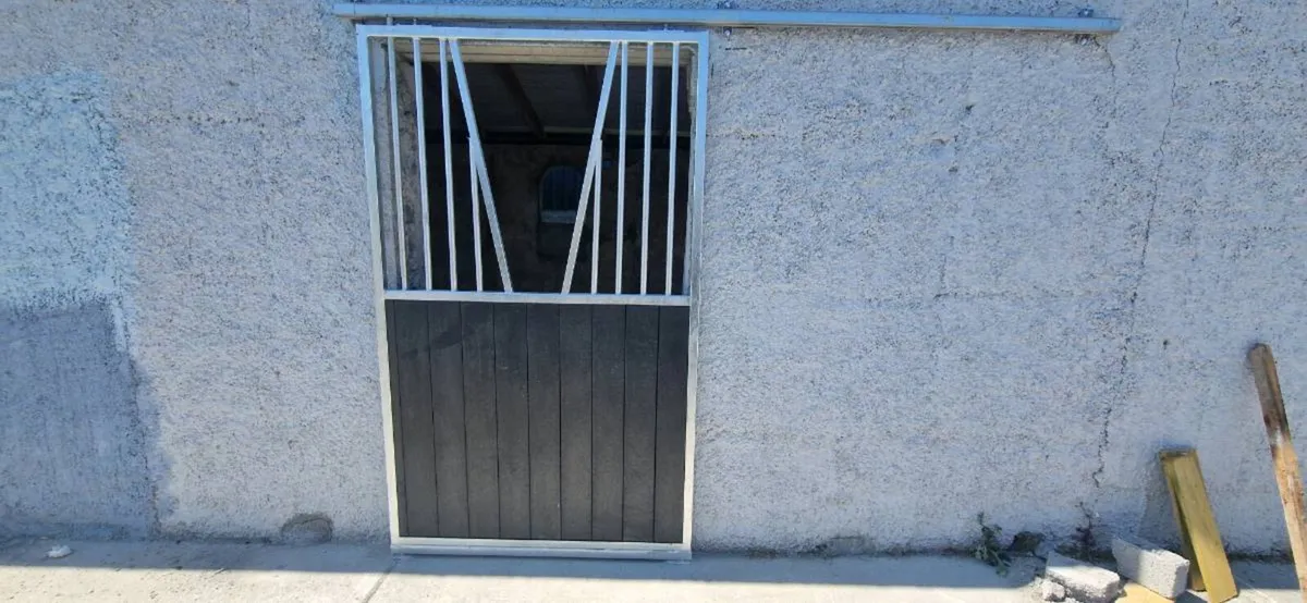 Stable doors - Image 2